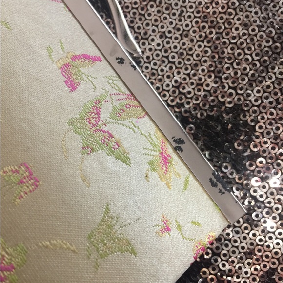 Light yellow satin clutch - Picture 2 of 2